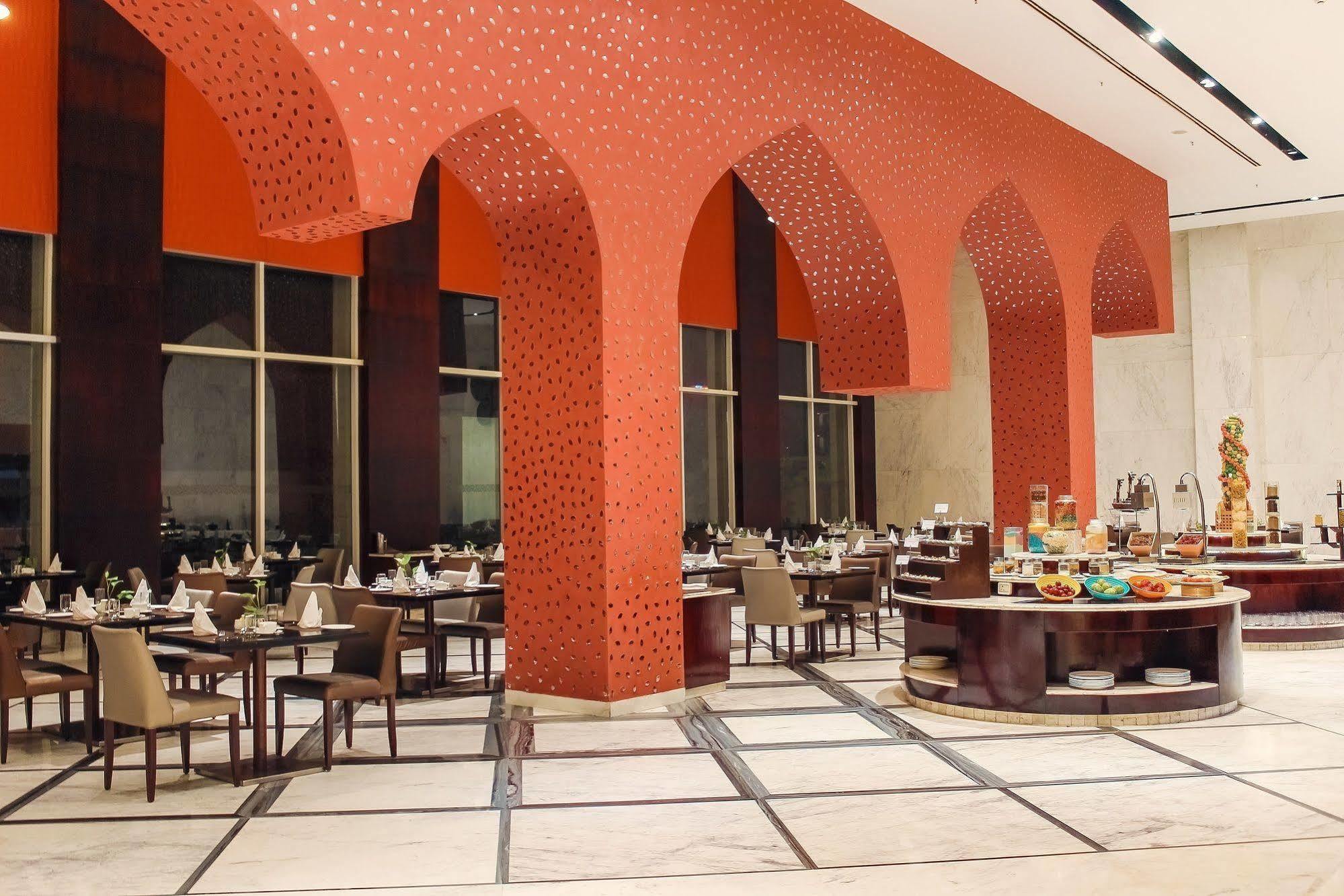 होटल Radisson Agra 5*